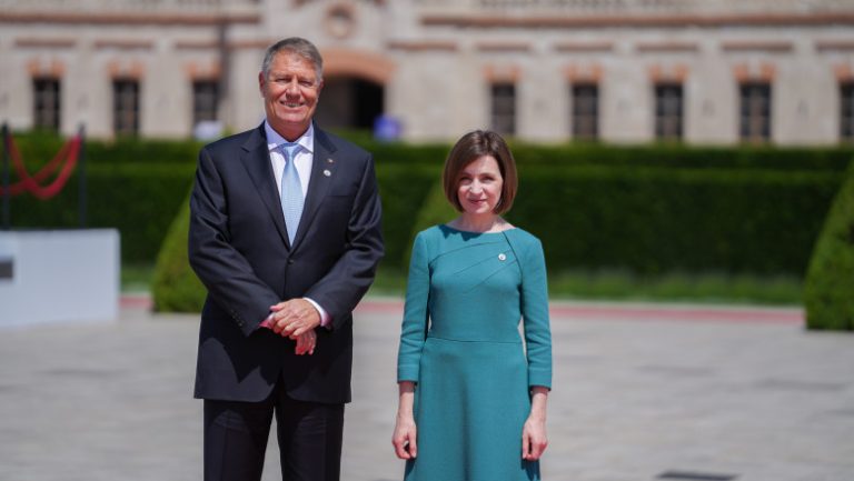 Klaus Iohannis, mesaj pentru moldoveni la summitul CPE: Nu sunteți singuri! UE și ceilalți parteneri sunt aici pentru R. Moldova!