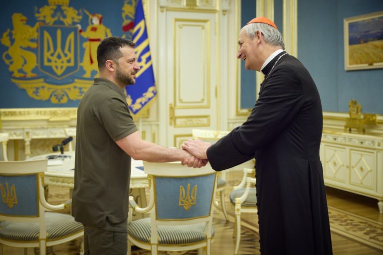 ​VIDEO/ Război în Ucraina, ziua 468. Zelenski s-a întâlnit cu trimisul Papei Francisc: Cerem Vaticanului să sprijine formula noastră de pace