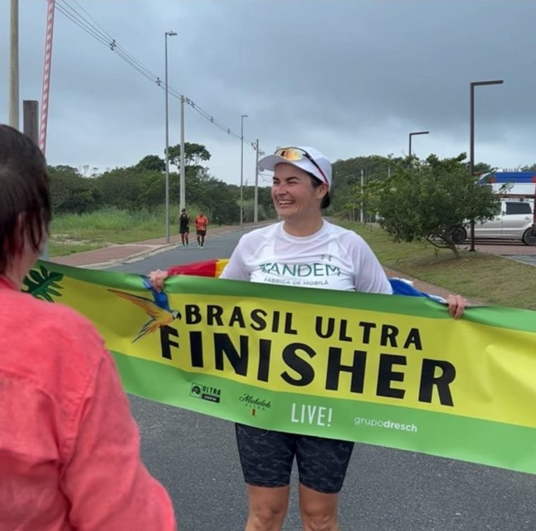 Sportiva Ana Cazacu, învingătoare la o cursă de triatlon din Brazilia