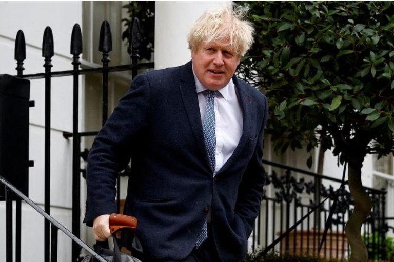 Fostul premier Boris Johnson demisionează din Parlament