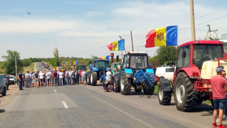 DOC/ Agricultorii solicită o întâlnire de urgență cu Dorin Recean și amenință din nou cu proteste