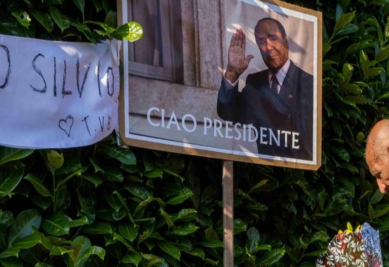 Zi de doliu în Italia. Berlusconi, condus pe ultimul drum