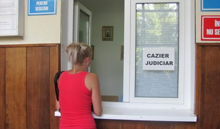 Cazierul judiciar, solicitat online de tot mai mulți moldoveni