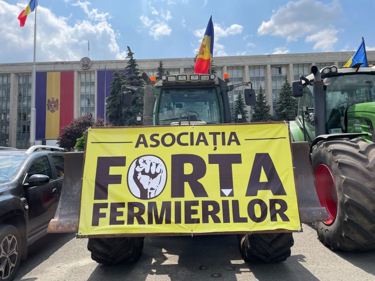 Fermierii protestatari se simt duși de nas de Ministerul Agriculturii