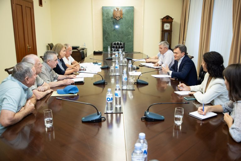 Recean, întrevedere cu un grup de foști deținuți politici și deportați: Sunt oameni care au suferit și de care trebuie să avem grijă