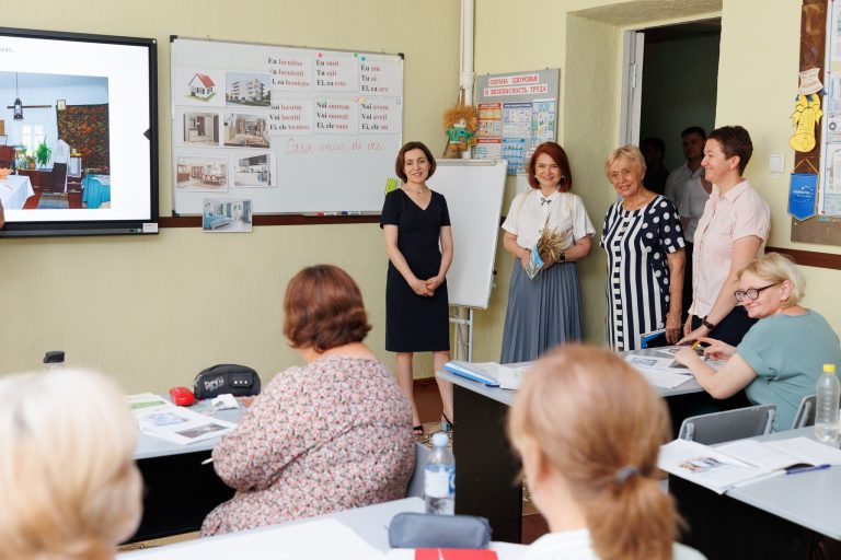 FOTO/ Maia Sandu, vizită la Taraclia: Guvernarea este ferm angajată să modernizeze fiecare sat și oraș