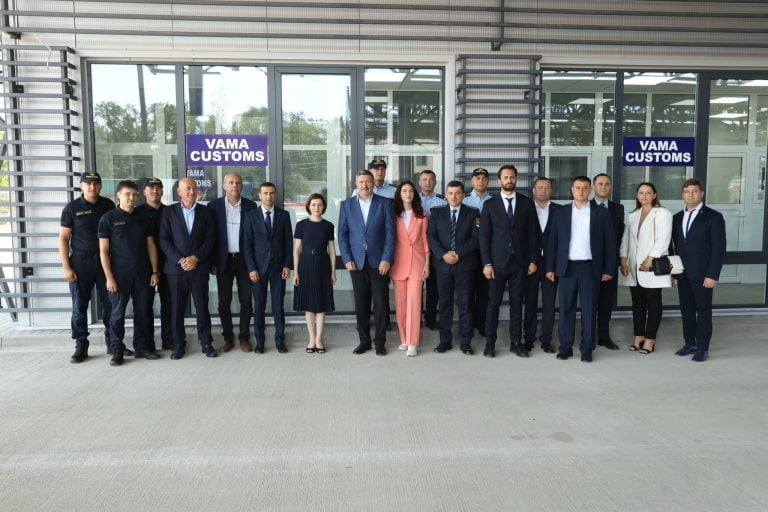 FOTO/ Maia Sandu, vizită la Sculeni: O țară cu aspirații europene înseamnă și posturi vamale europene
