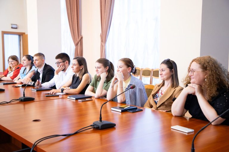 Funcționarii începători vor beneficia de programul guvernamental ”Sprint”