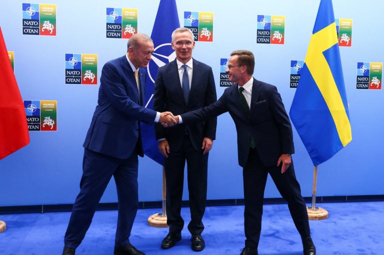 Surpriza Summitului NATO. În această săptămână, Parlamentul Turciei ar urma să accepte aderarea Suediei la NATO