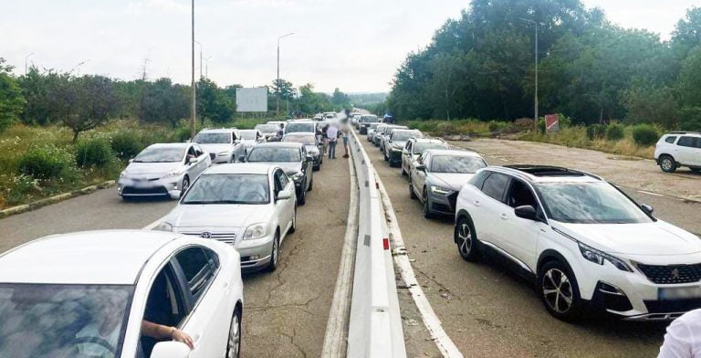 FOTO/ Atenție călători! Aglomerație la vama Leușeni-Albița