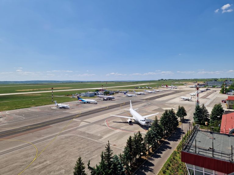 VIDEO/ Pista principală a Aeroportului Internațional Chișinău a fost reabilitată cu succes