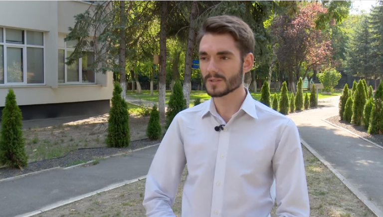 VIDEO/ Tânăr profesor din Moldova: Cu Uniunea Sovietică e ,,Amin”! Avem o unică șansă – aderarea la UE!