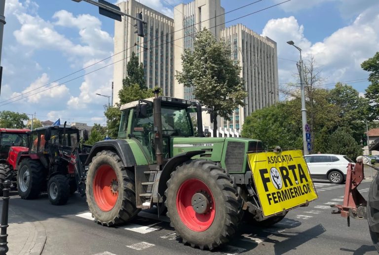 Agricultorii anunță că vor veni mâine la Guvern fără tehnică agricolă