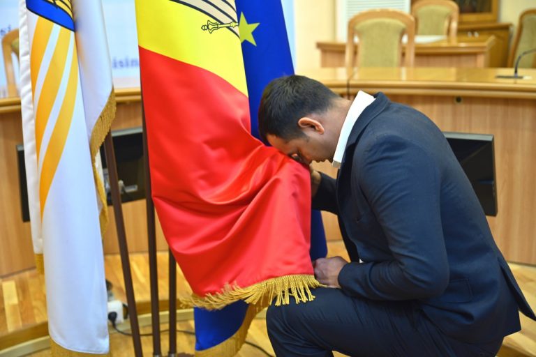 FOTO/ 17 cetățeni străini au depus jurământul pentru obținerea cetățeniei Republicii Moldova