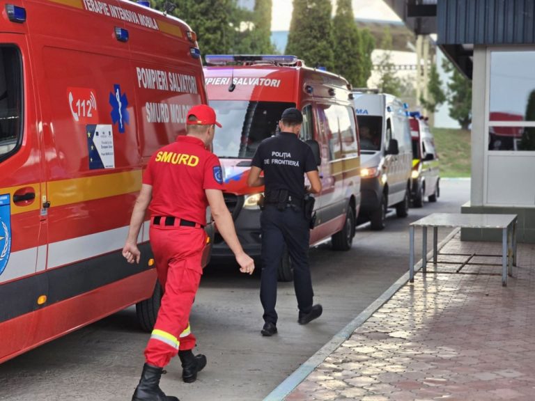 FOTO/ Accidentul de la Brăila: Patru cetățeni, aduși de echipajele SMURD în țară