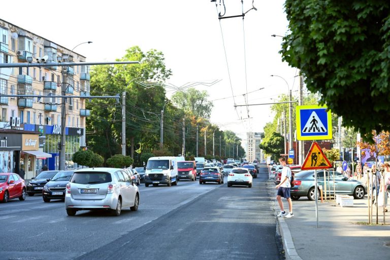 Reguli noi pentru pietoni în zona sensului giratoriu de la intersecția străzilor Kiev-Moscova-Russo