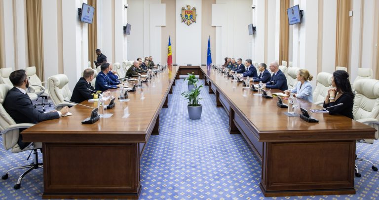 FOTO/Dorin Recean, întrevedere cu comandantul suprem al Forțelor Aliate din Europa: „Vizita dvs. e un puternic semnal de susținere a R. Moldova”
