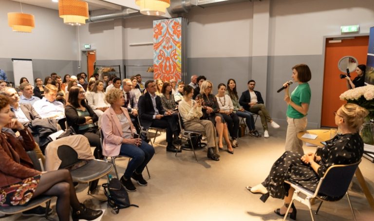 Maia Sandu a îndemnat diaspora din Țările de Jos să revină acasă: Avem nevoie de specialiști ca să avansăm în direcția aderării la UE