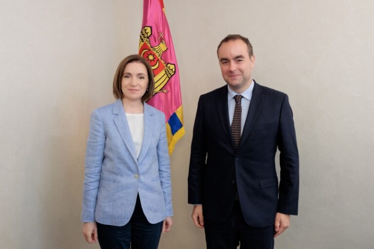 Maia Sandu, întrevedere cu Sebastien Lecornu: Întărirea capacităților de apărare ale R. Moldova, principalul subiect abordat