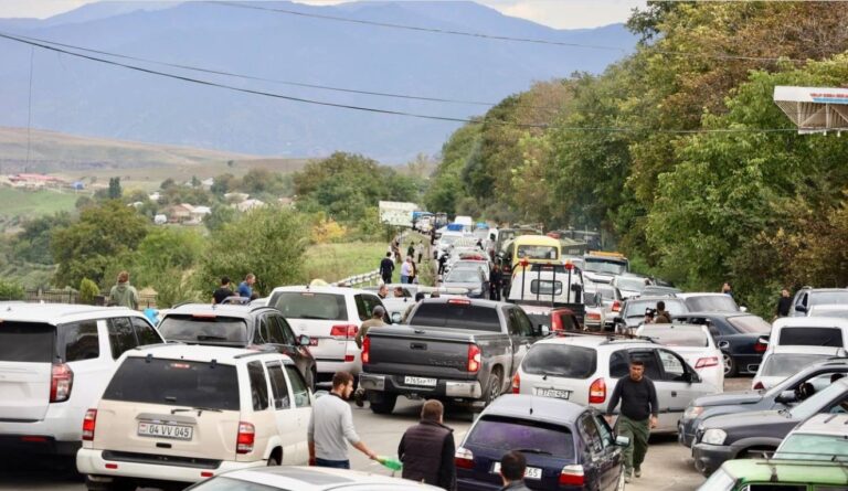 Exod masiv al armenilor din regiunea azeră Karabah. Peste 28 de mii de persoane au ajuns deja în Armenia