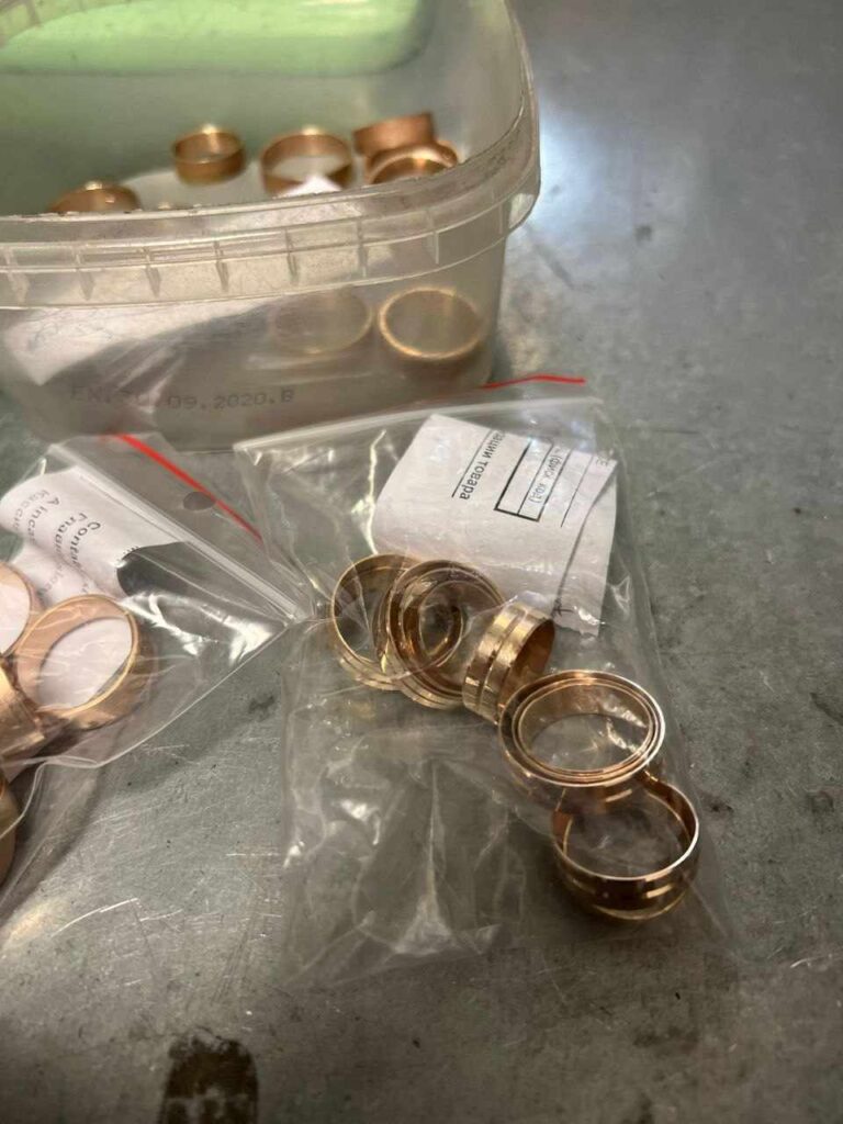 Poliția și procurorii au ridicat 4 kg de aur din ateliere ilegale de producere a bijuteriilor