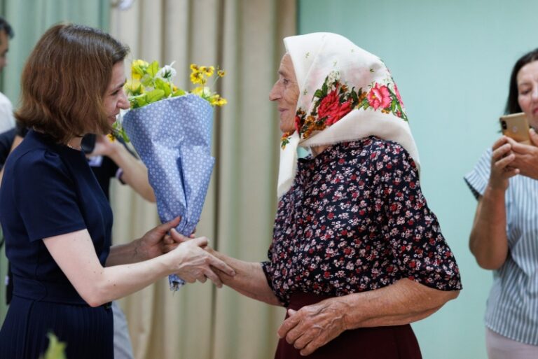 Maia Sandu, de Ziua Vârstnicilor: Vom continua să muncim pentru mai multă incluziune, pentru o bătrânețe trăită senin, în condiții mai bune