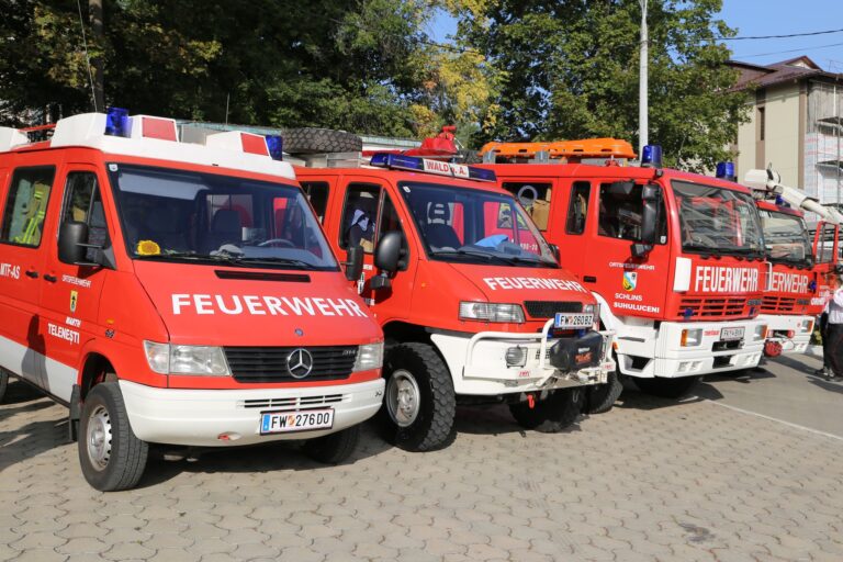 FOTO/R. Moldova a primit șase autospeciale din partea pompierilor din Austria