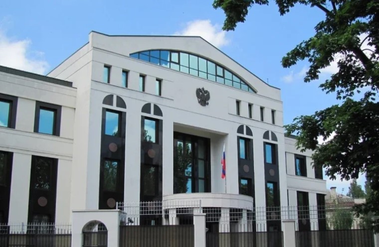 Un angajat al Ambasadei Rusiei la Chișinău, acuzat de hărțuire sexuală a copiilor propriilor colegi
