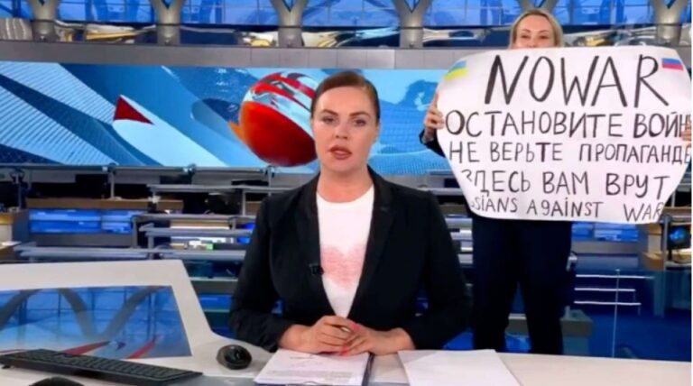 Jurnalista rusă Marina Ovsiannikova, care a protestat față de războiul din Ucraina, condamnată la închisoare