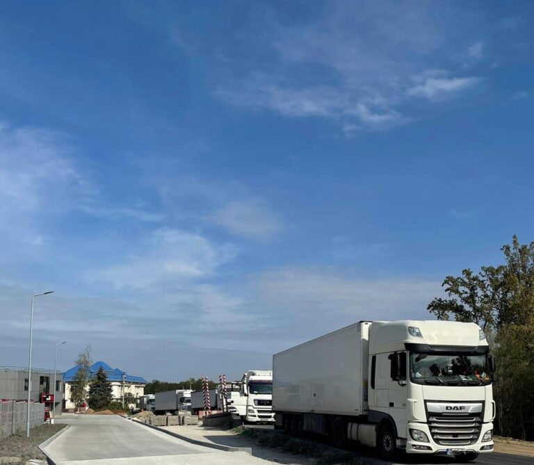 Cozi cu zeci de camioane la Vama Sculeni din cauza unor lucrări tehnice pe partea română