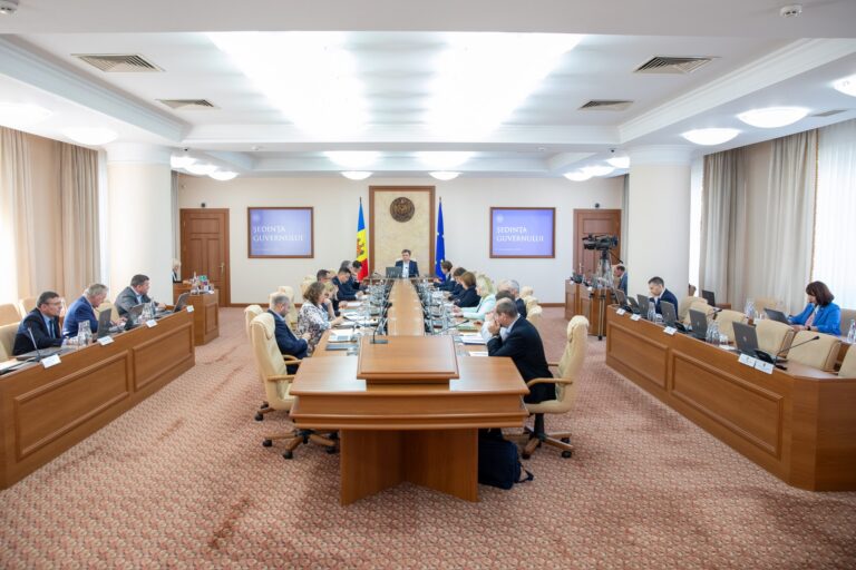 Guvernul lansează programul „+3000 pentru cariera ta” – sprijin financiar pentru tinerii angajați
