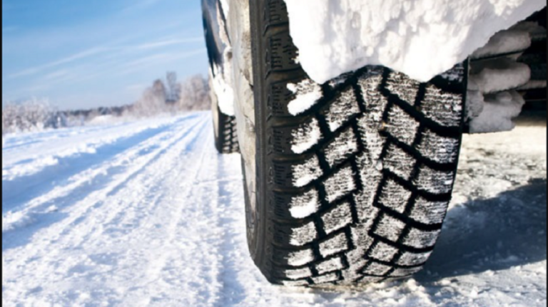 Poliția avertizează: Șoferii care nu și-au echipat mașinile pentru sezonul de iarnă riscă sancțiuni și restricționarea deplasării!