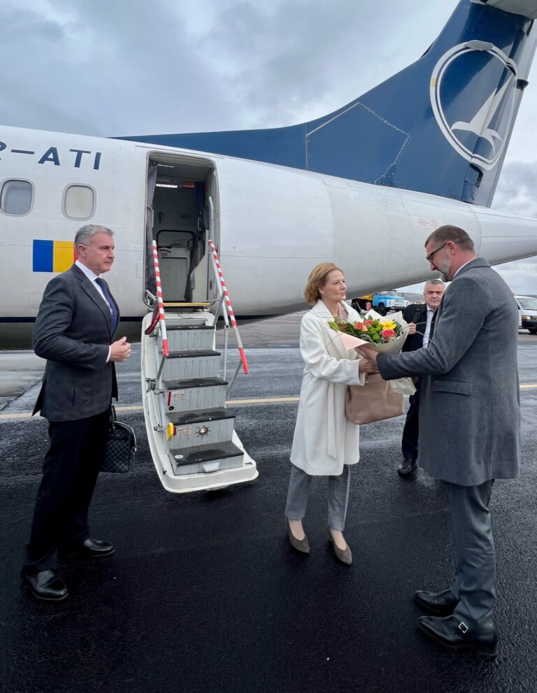 FOTO/ Cuplul regal al României a sosit la Chișinău. Se va întâlni cu Maia Sandu