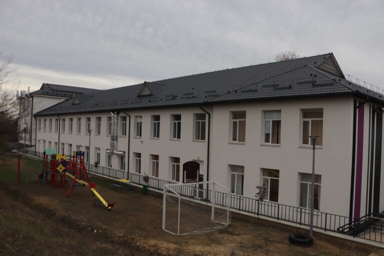 FOTO/ Circa 300 de elevi și profesori din Basarabeasca beneficiază de condiții de studiu îmbunătățite, grație suportului UE
