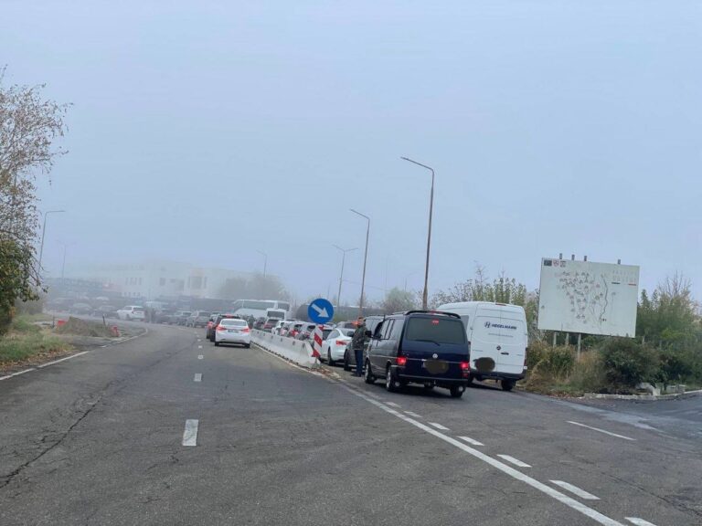 Trafic îngreunat în vămile Sculeni și Leușeni
