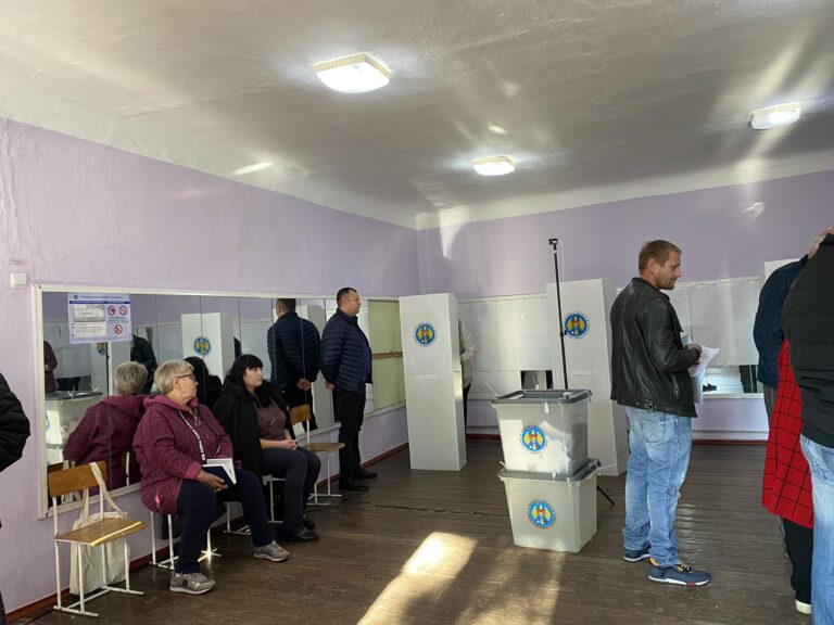 CEC a acreditat mai mulți observatori naționali pentru turul doi al alegerilor locale