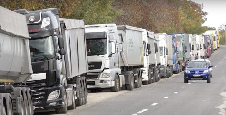 Vama Albița rămâne închisă pentru camioane