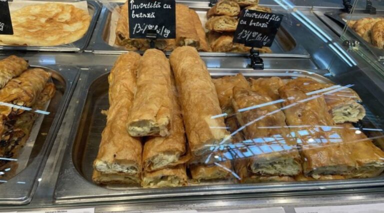 Comercianții continuă să vândă plăcinte umplute cu grăsimi vegetale, în loc de brânză