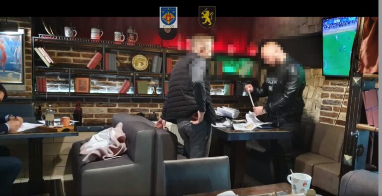 VIDEO/ Administratorul rețelei de restaurante Taxi Blues, reținut într-un dosar de spălare de bani. Nu ar fi achitat impozite de 16 mln de lei