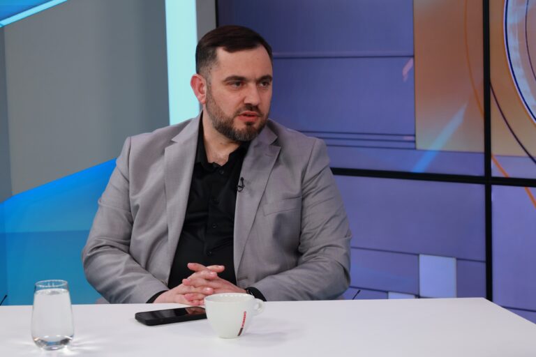 Jurnalist: factorul economic și agresiunea rusă au declanșat migrarea parohiilor la Mitropolia Basarabiei