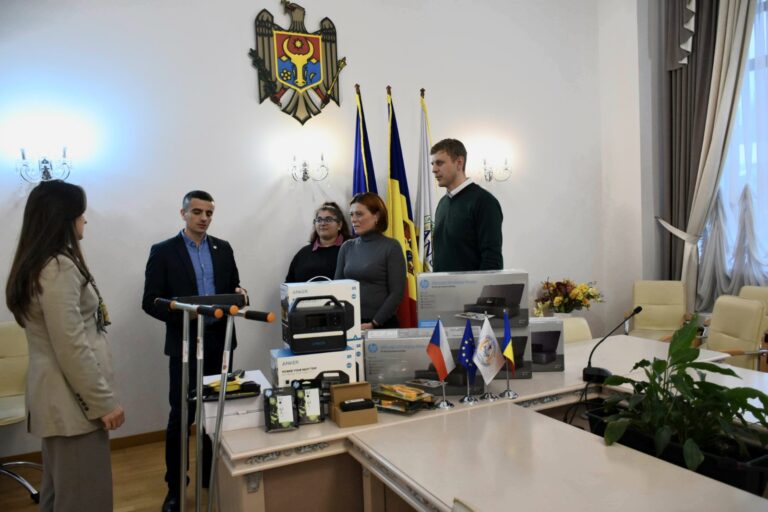 FOTO/ ANSA a primit un lot de echipament tehnic oferit de Cehia