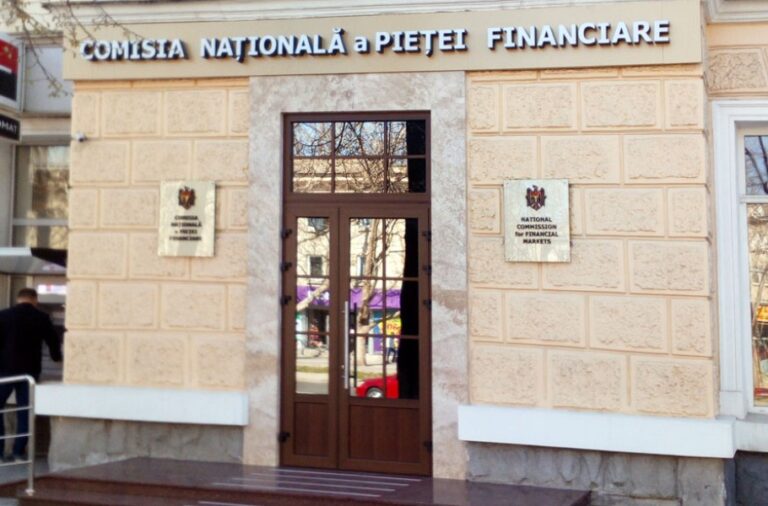O companie nebancară de creditare percepea comisioane ilegale de la clienți