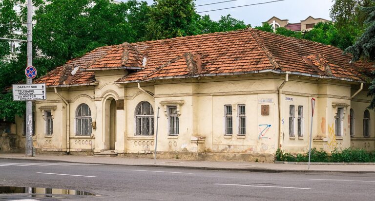 Guvernul a transmis Primăriei Chișinău clădirea în care va fi deschis Centrul Cultural „Eugen Doga”
