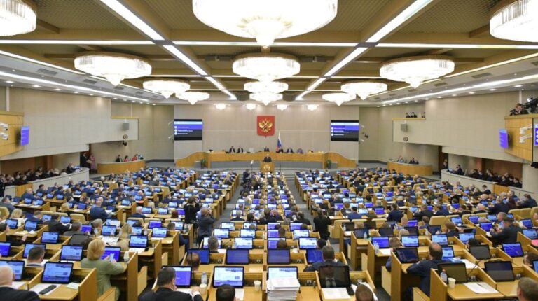 Votat! Parlamentarii ruși, obligați ceară permisiune înainte de a pleca într-o călătorie în străinătate