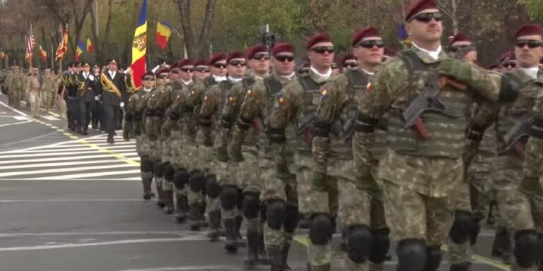 Conducerea Ministerului Apărării și militari de la Chișinău, la parada de 1 decembrie de la București