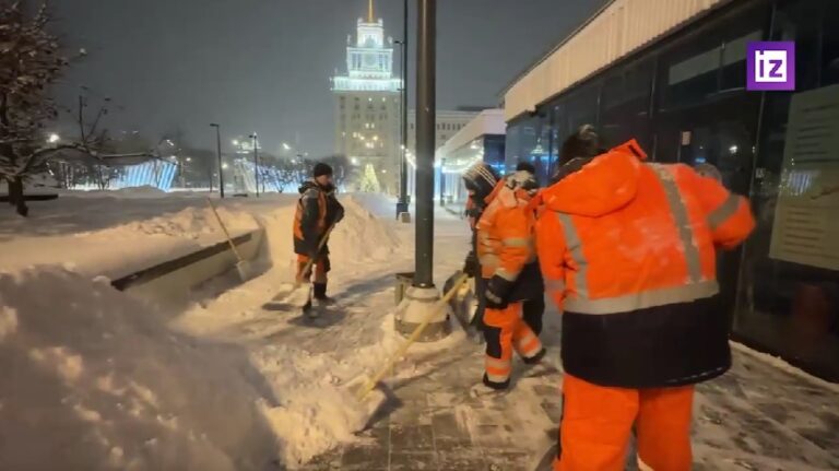 Moscova riscă să fie îngropată în nămeți. Capitala rusă ar putea înregistra un strat istoric de zăpadă