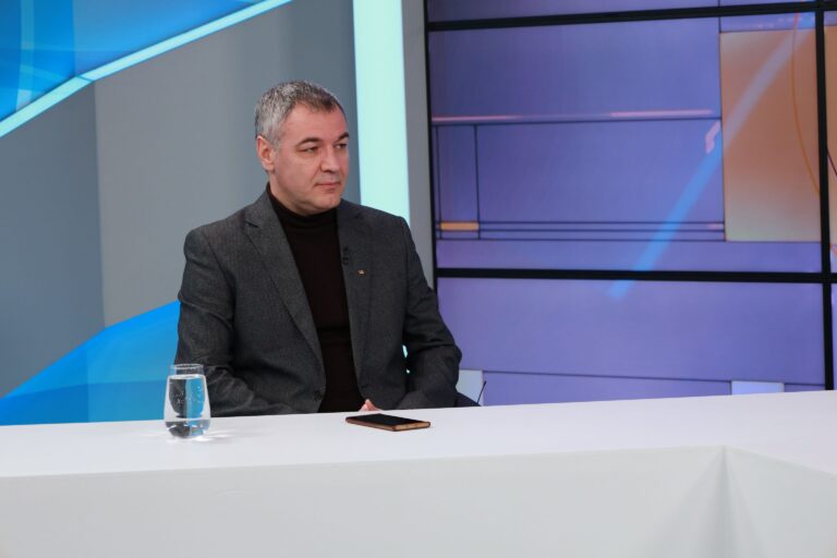 Pentru a promova dezideratul integrării, politicienii proeuropeni de valoare trebuie uniți într-un pol, susține istoricul Octavian Țâcu