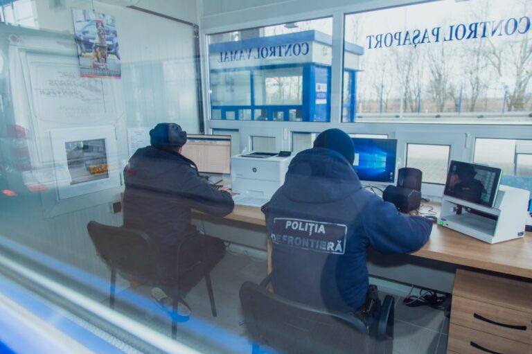 Polițiștii de frontieră și vameșii, efort comun pentru fluidizarea fluxului în vămi