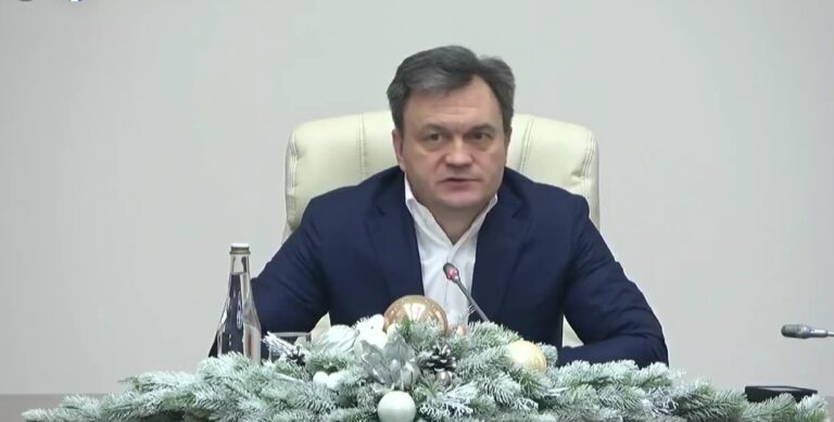 De sărbători, premierul Recean cere suplimentarea numărului angajaților în vămi
