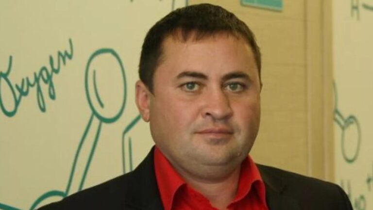 Un deputat local din Siberia, apropiat al lui Putin, găsit mort în curtea vilei sale
